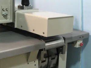 OUTFEED ROLL AND EXTENDED PRESSURE BEAM