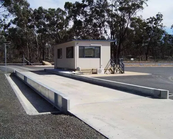 Pit or semi-pit weighbridges
