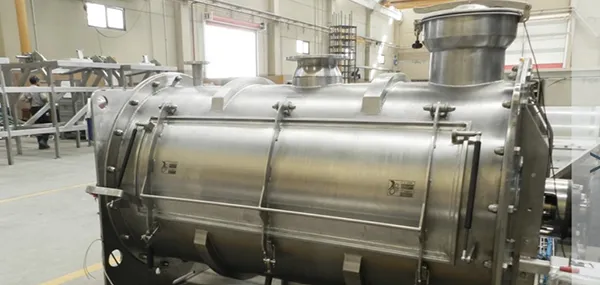 HORIZONTAL- WINGED KNIFE PLOW TYPE MIXERS
