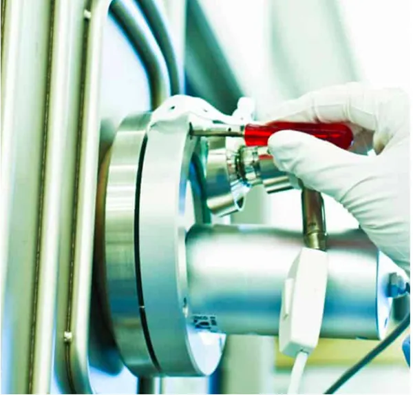 Controlled-environment clean room assembl