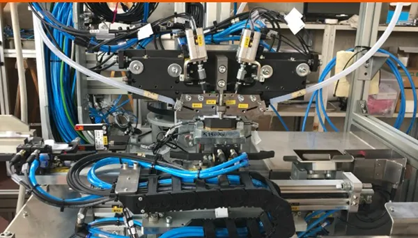 Aseembly machine for handle guides