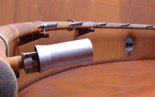 Liquid jet mixing nozzles and tank mixing systems