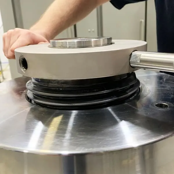 High Pressure Testing Systems with Threaded Closures