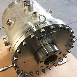 High Pressure Vessels with Bolted Closures