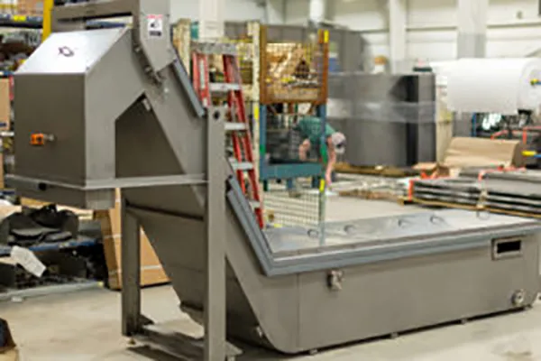 Vacuum filter conveyor