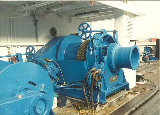 TOWING WINCH