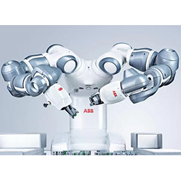 ROBOTS AND COBOTS