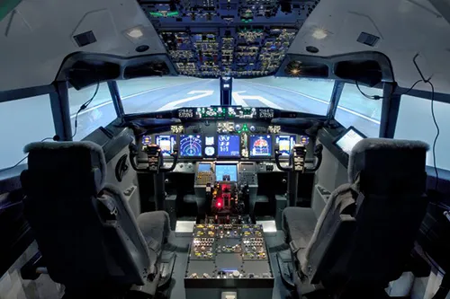 Enclosed|Flight training simulator|for classroom training