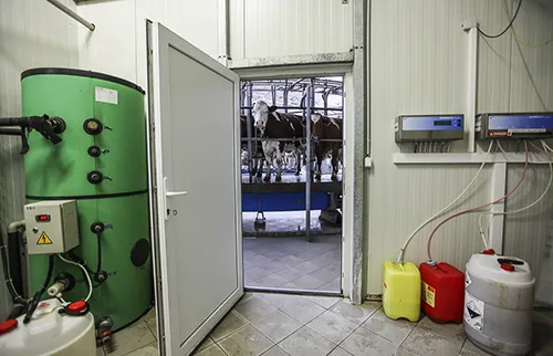 Water heaters and storage vessels