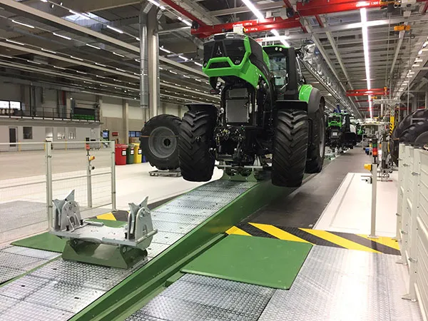 Belt and slat conveyors