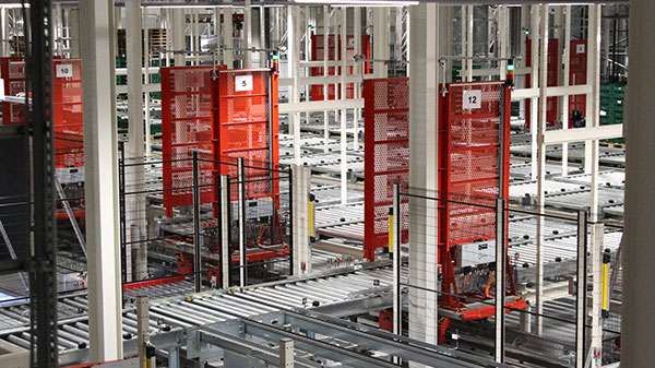 Powered pallet conveyors