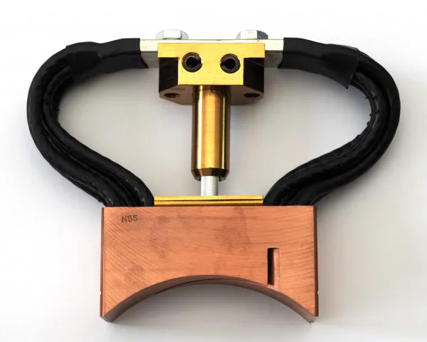 High current carbon brushes