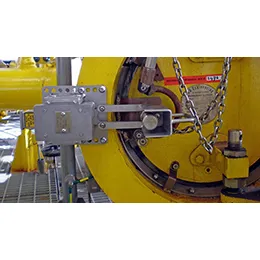 Vessel closure lock