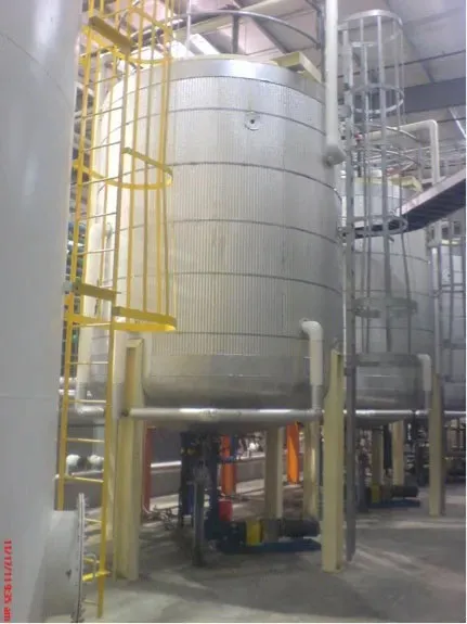 Oil storage tank