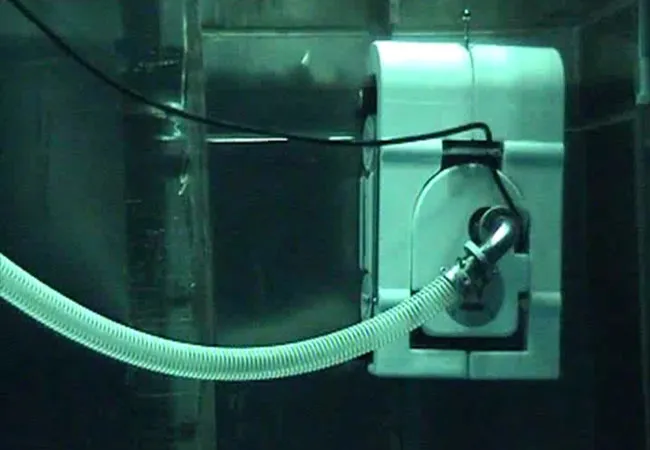 Cleaner for Reactor tanks in Nuclear Power plants U-DEC